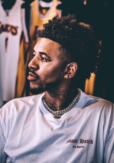 周一亮相 周一亮相